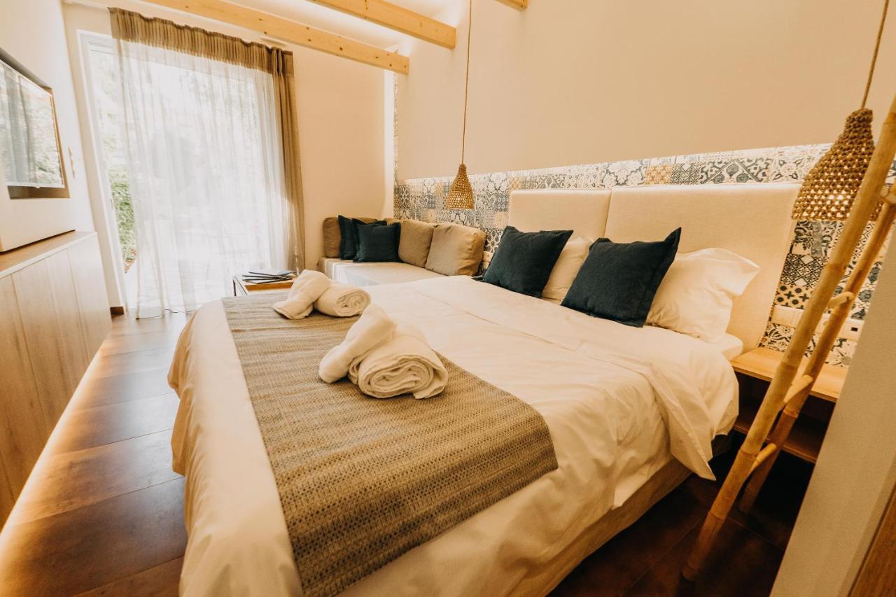 Loutraki Hidden Gem Ι Apartment ภายนอก รูปภาพ