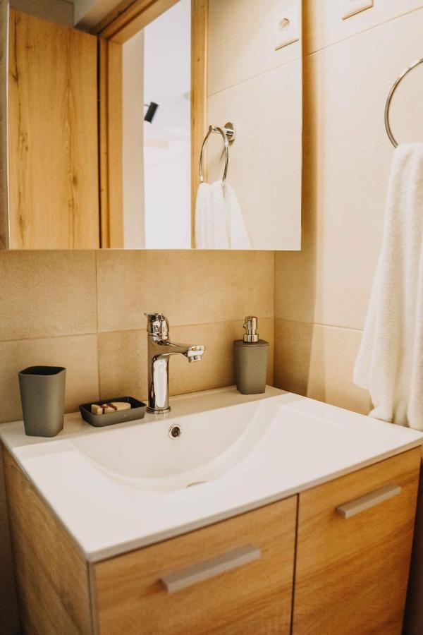 Loutraki Hidden Gem Ι Apartment ภายนอก รูปภาพ